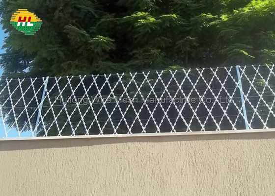 BTO-22 BTO-30 Spiral Barbed Wire Fence with Diamond Opening