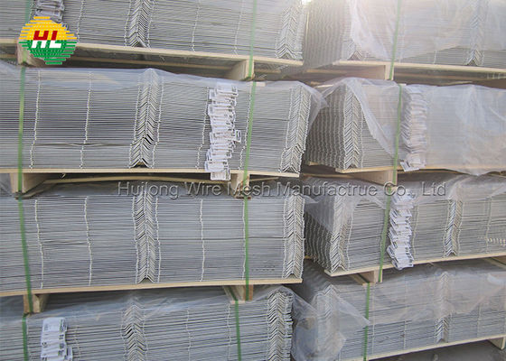 Low Carbon Steel Welded Mesh Fence V curves easy installation