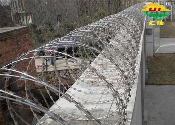 BTO-16 Conertina Razor Wire gegalvaniseerde beveiliging voor defensie Tijdelijke beveiligingsinstallaties
