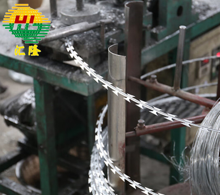 Hoogwaardig BTO-18 Concertina Razor Wire Fence voor militaire operaties en grensbeveiliging