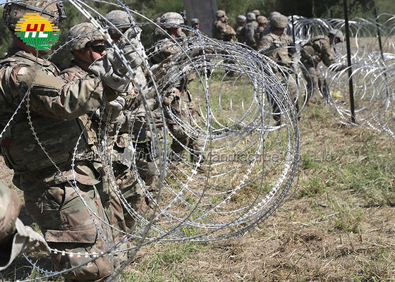 Geknipt Gegalvaniseerd Staal 300 van het Concertinascheermes Draad MM. Concertina het Schermen