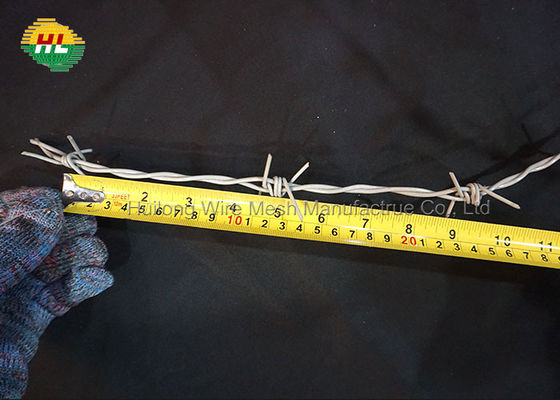 Gegalvaniseerd het Scheermesprikkeldraad van HUILONG Arame Farpado, Normale Draai Barb Wire Roll